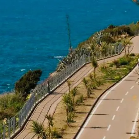 Lola's Centro * San Remo